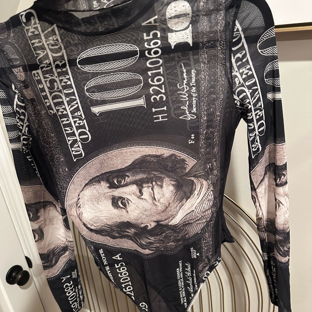SHEIN Black and White Graphic Long Sleeve money bodysuit